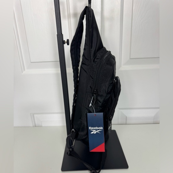Reebok Black Nylon Sling Bag / Backpack NWT - Picture 4 of 10